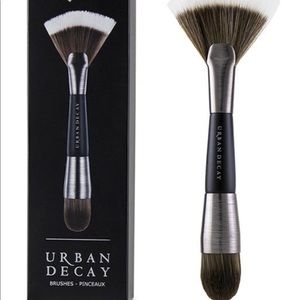 Urban Decay Pro Contour Shapeshifter Brush
